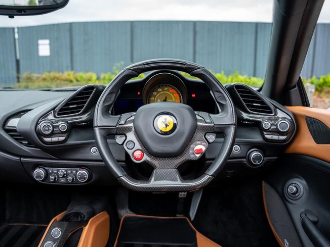 FERRARI 488 Spider Photo 12