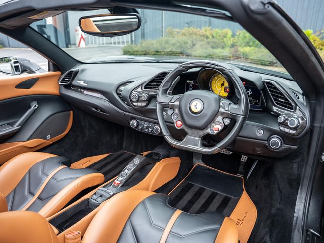 FERRARI 488 Spider Photo 13