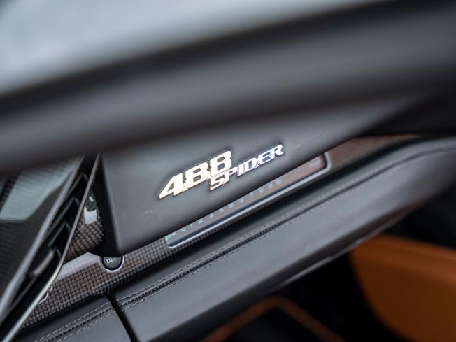 FERRARI 488 Spider Photo 19
