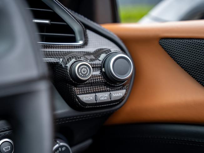 FERRARI 488 Spider Photo 29