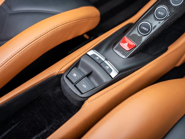 FERRARI 488 Spider Photo 34