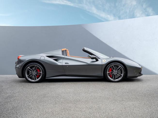 FERRARI 488 Spider Photo 5