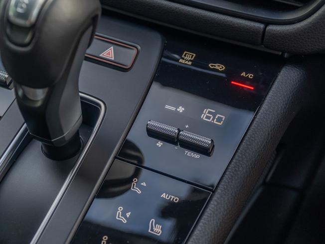 PORSCHE Macan Photo 22