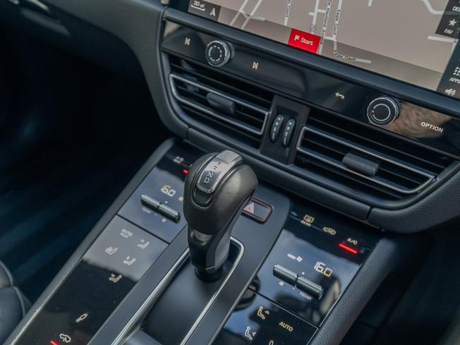PORSCHE Macan Photo 24