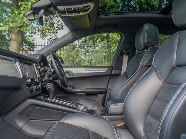 PORSCHE Macan Photo 3