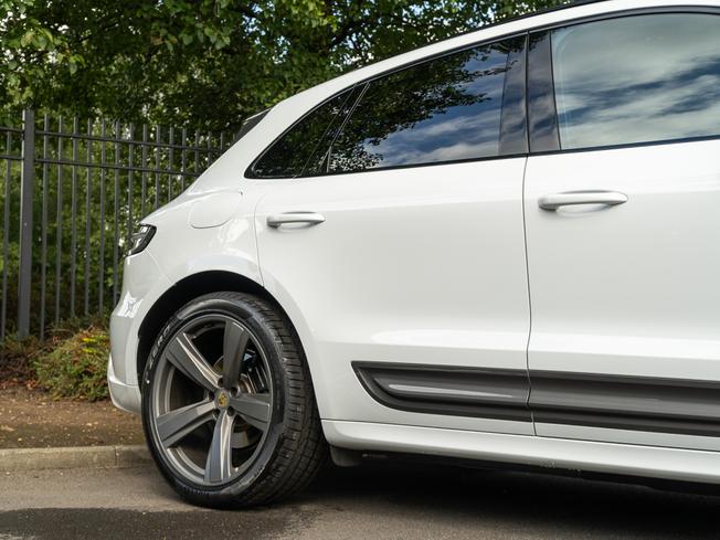 PORSCHE Macan Photo 38