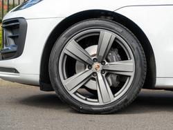 PORSCHE Macan Photo 4