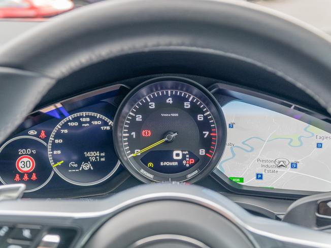 PORSCHE Cayenne Photo 16