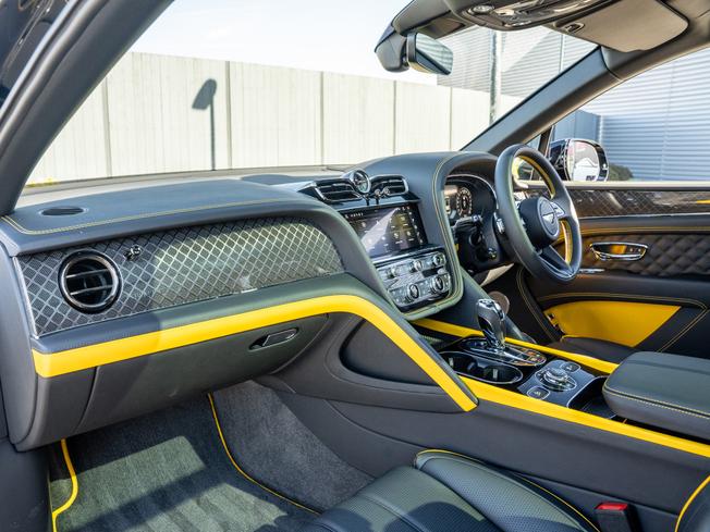 BENTLEY Bentayga Photo 2