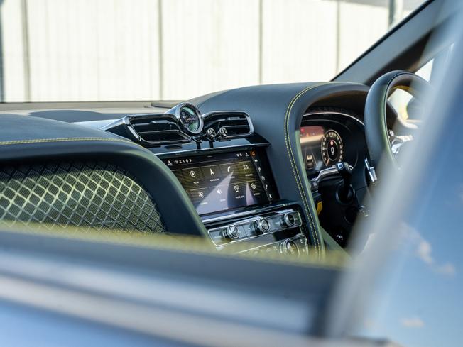 BENTLEY Bentayga Photo 30