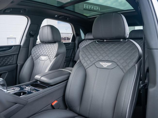 BENTLEY Bentayga Photo 22