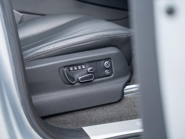 BENTLEY Bentayga Photo 36