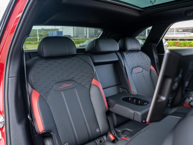 Bentley Bentayga Photo 16