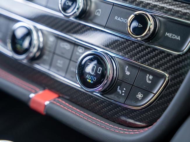 Bentley Bentayga Photo 31