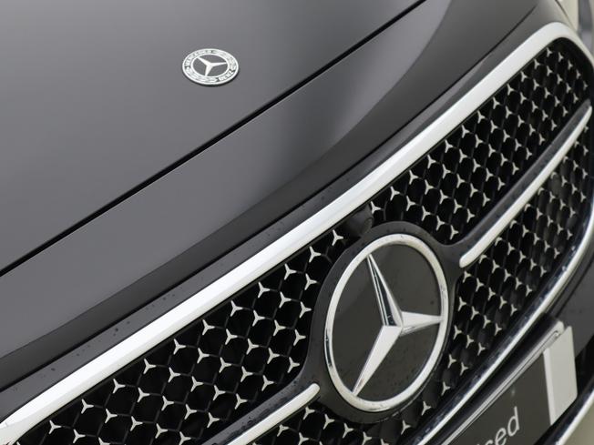 MERCEDES-BENZ E Class Photo 16