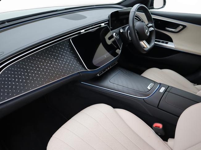MERCEDES-BENZ E Class Photo 19