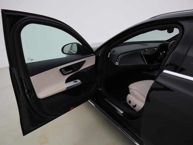 MERCEDES-BENZ E Class Photo 21