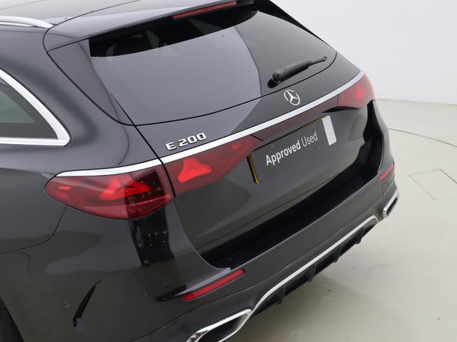 MERCEDES-BENZ E Class Photo 23