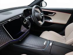 MERCEDES-BENZ E Class Photo 3