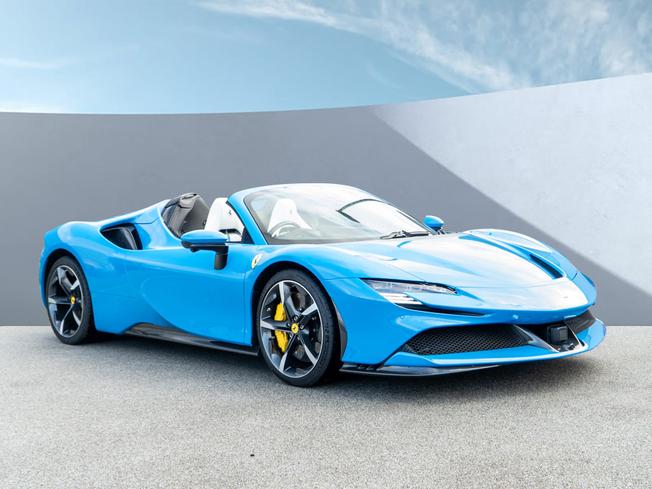 FERRARI SF90 Spider Photo 1