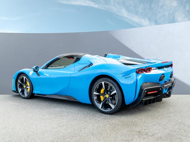 FERRARI SF90 Spider Photo 10