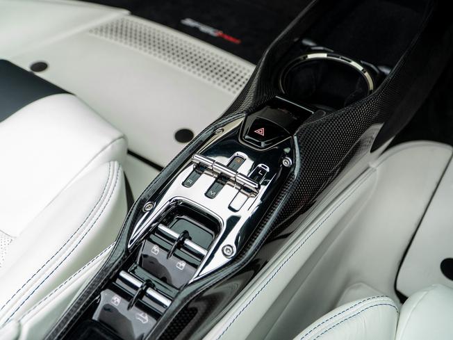 FERRARI SF90 Spider Photo 14