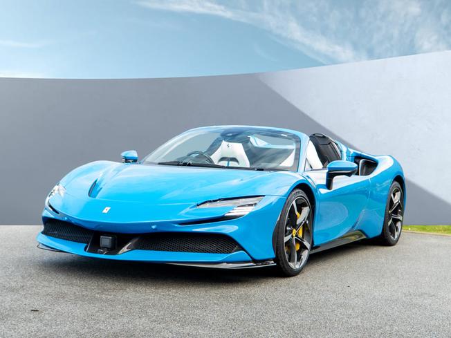 FERRARI SF90 Spider Photo 2
