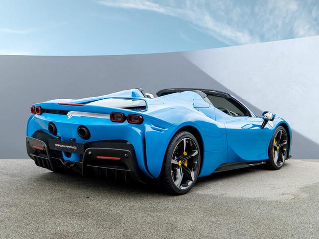 FERRARI SF90 Spider Photo 3