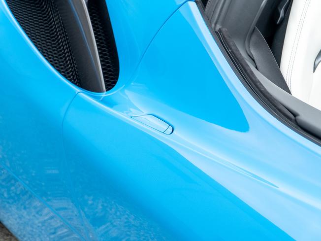 FERRARI SF90 Spider Photo 31