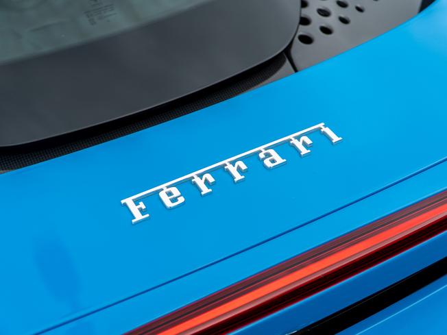 FERRARI SF90 Spider Photo 35