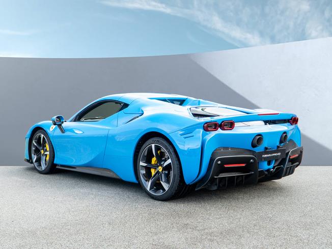 FERRARI SF90 Spider Photo 4