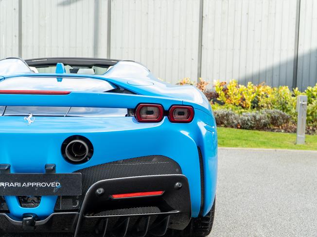 FERRARI SF90 Spider Photo 40