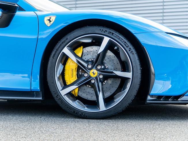 FERRARI SF90 Spider Photo 42