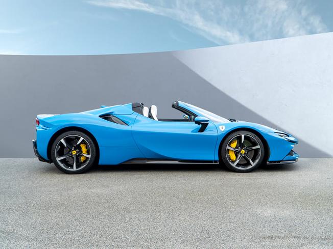 FERRARI SF90 Spider Photo 5