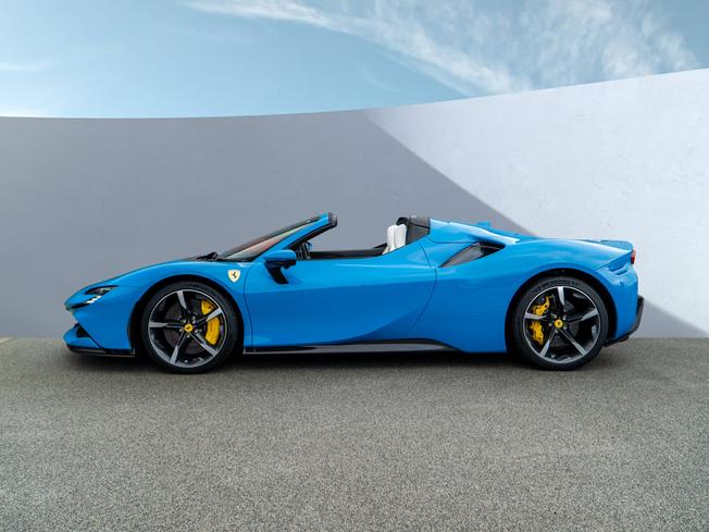 FERRARI SF90 Spider Photo 6