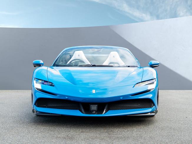 FERRARI SF90 Spider Photo 7