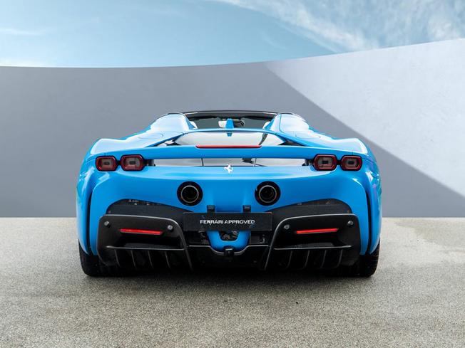 FERRARI SF90 Spider Photo 8