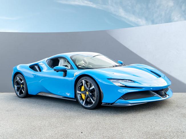 FERRARI SF90 Spider Photo 9