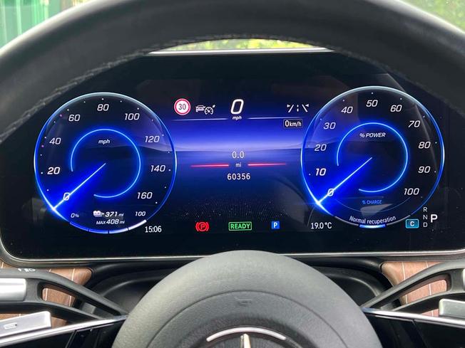 MERCEDES-BENZ Eqs Photo 4