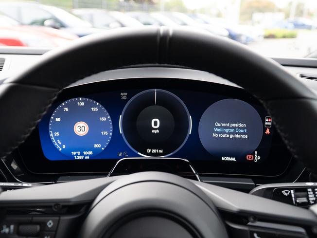 PORSCHE Macan Photo 19