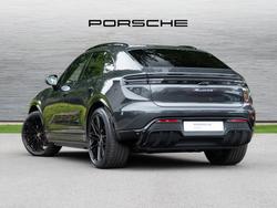PORSCHE Macan Photo 2