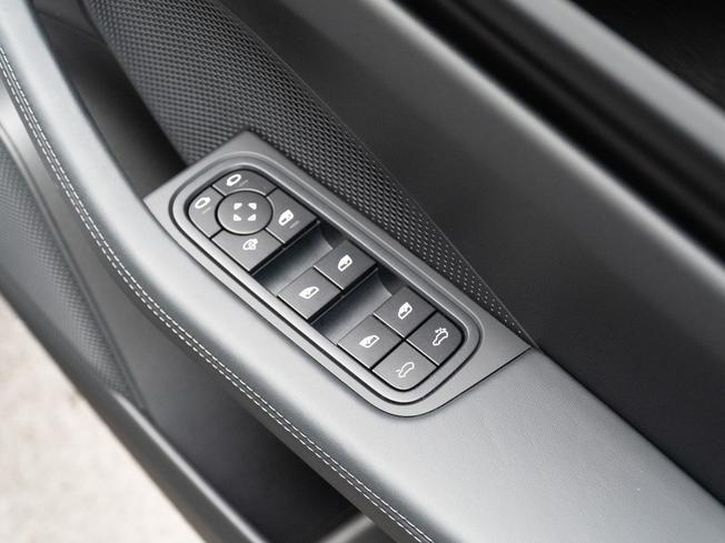PORSCHE Macan Photo 27