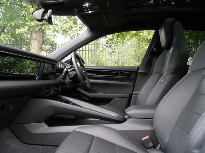 PORSCHE Macan Photo 3