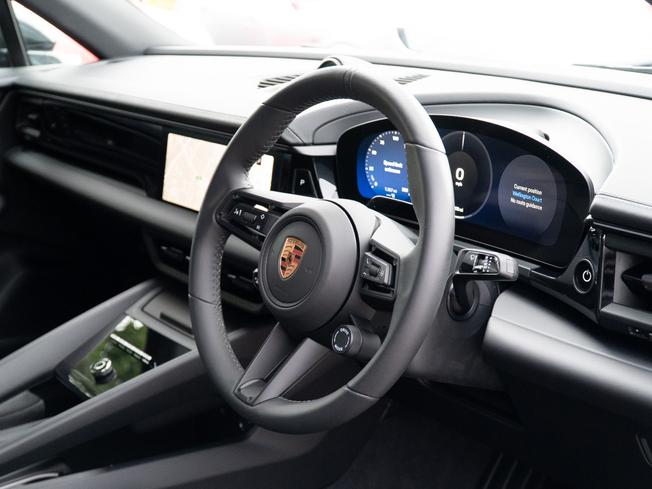 PORSCHE Macan Photo 8