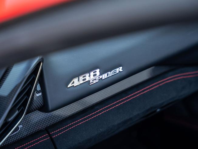 FERRARI 488 Spider Photo 48