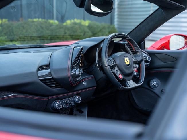 FERRARI 488 Spider Photo 49