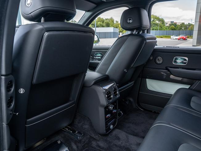ROLLS-ROYCE Cullinan Photo 24
