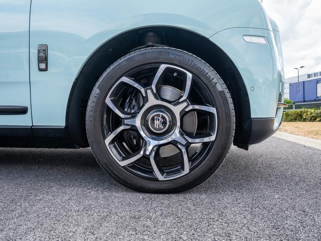 ROLLS-ROYCE Cullinan Photo 34