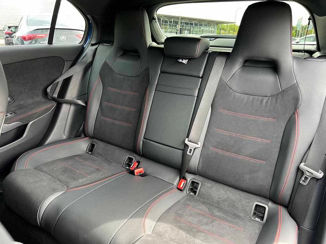 MERCEDES-BENZ A Class Photo 40