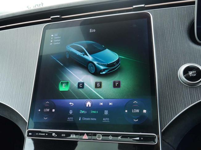 MERCEDES-BENZ Eqs Photo 26